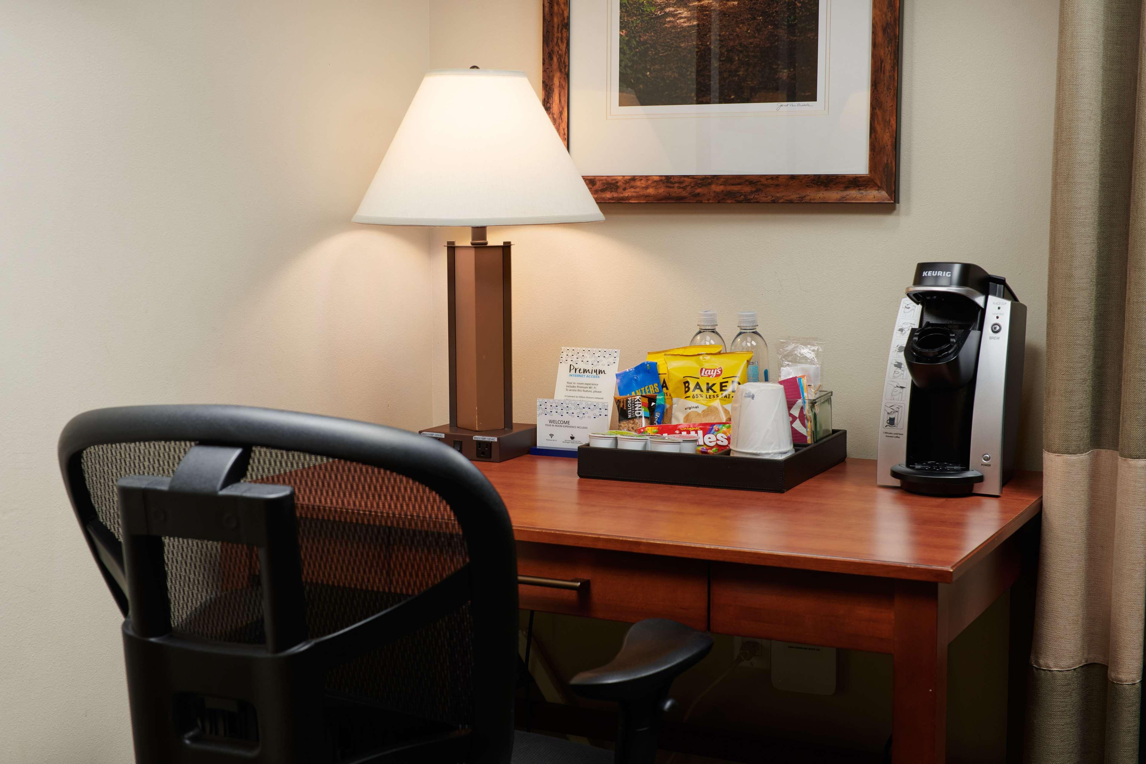 Hampton Inn And Suites Salem Bagian luar foto