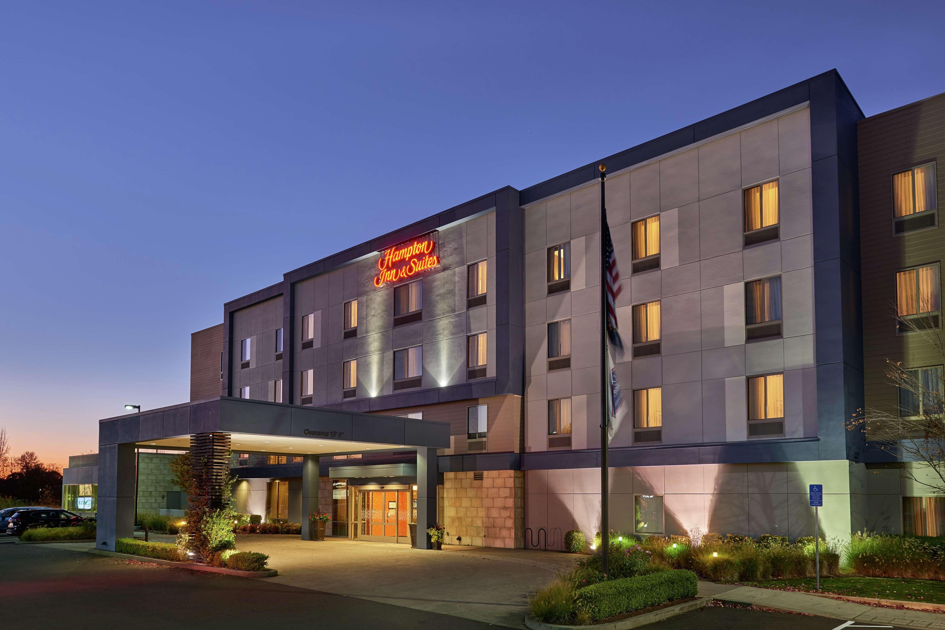 Hampton Inn And Suites Salem Bagian luar foto
