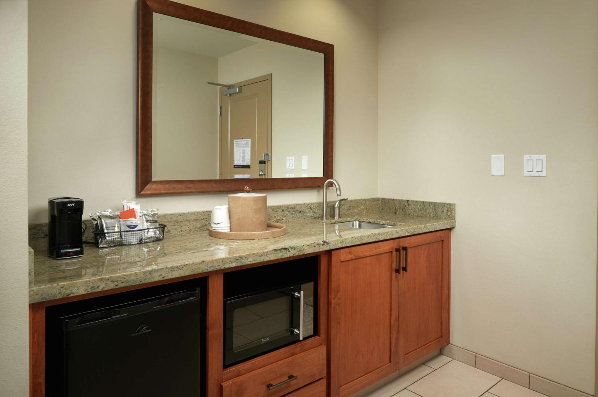 Hampton Inn And Suites Salem Bagian luar foto
